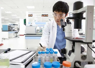 化妝品OEM企業與化妝品研發 雙輪驅動行業創新與品質升級